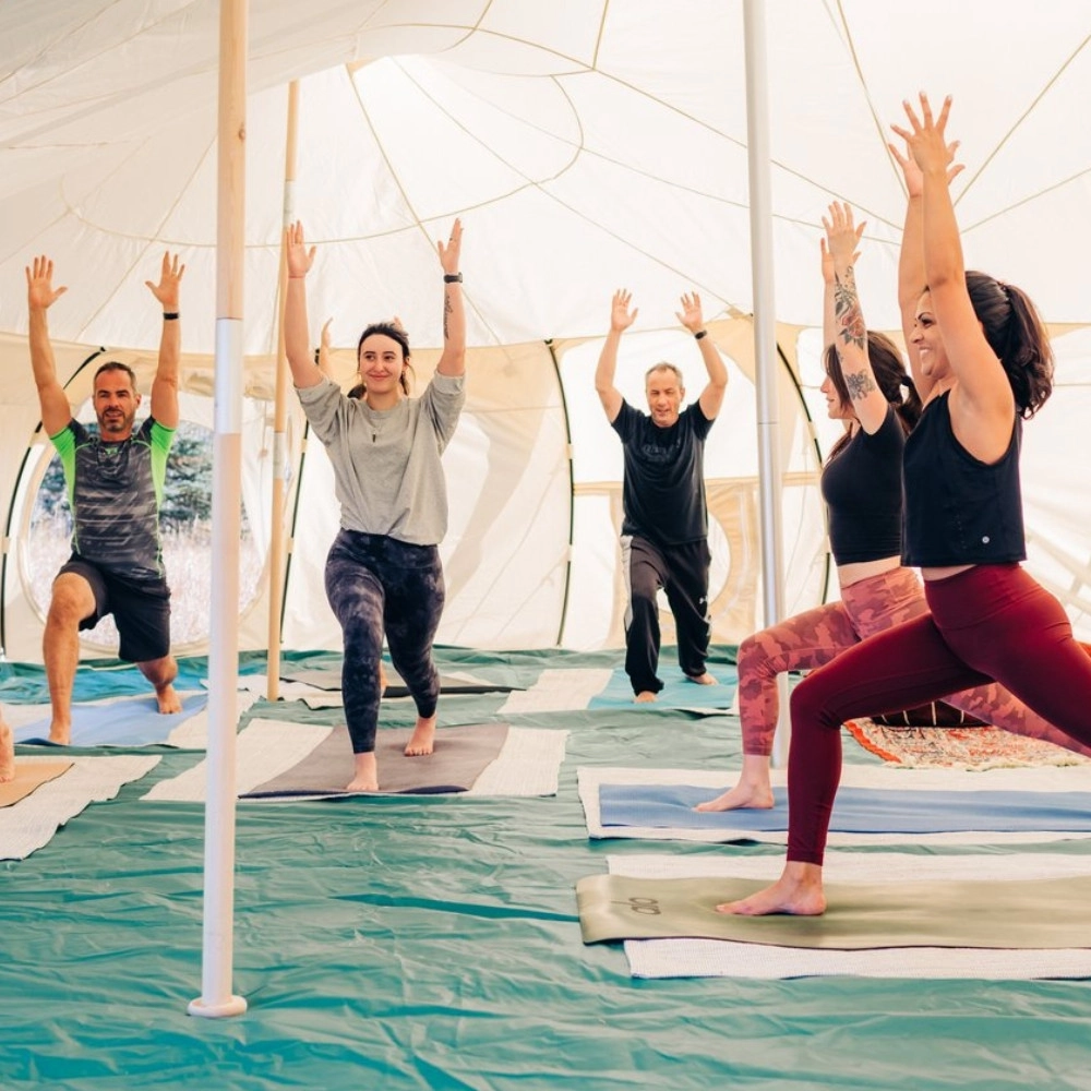 Yoga dans Lotus Mahal